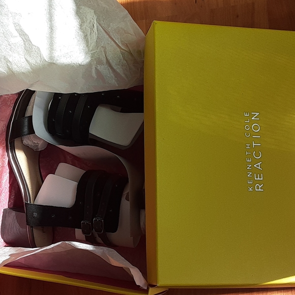 Kenneth Cole Reaction black sandal - Picture 8 of 10